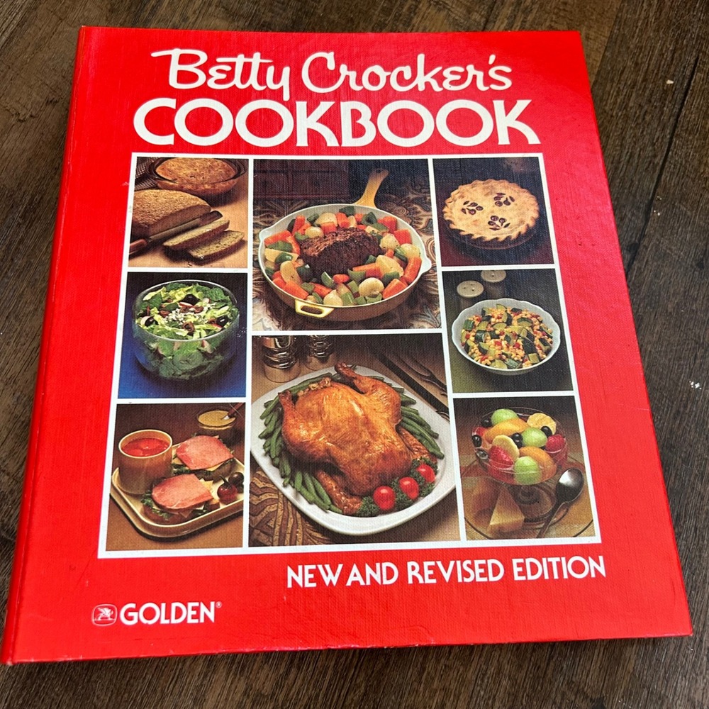 Vintage 1980 Betty Crocker Cookbook New and Revised Edition Ring Binder Golden